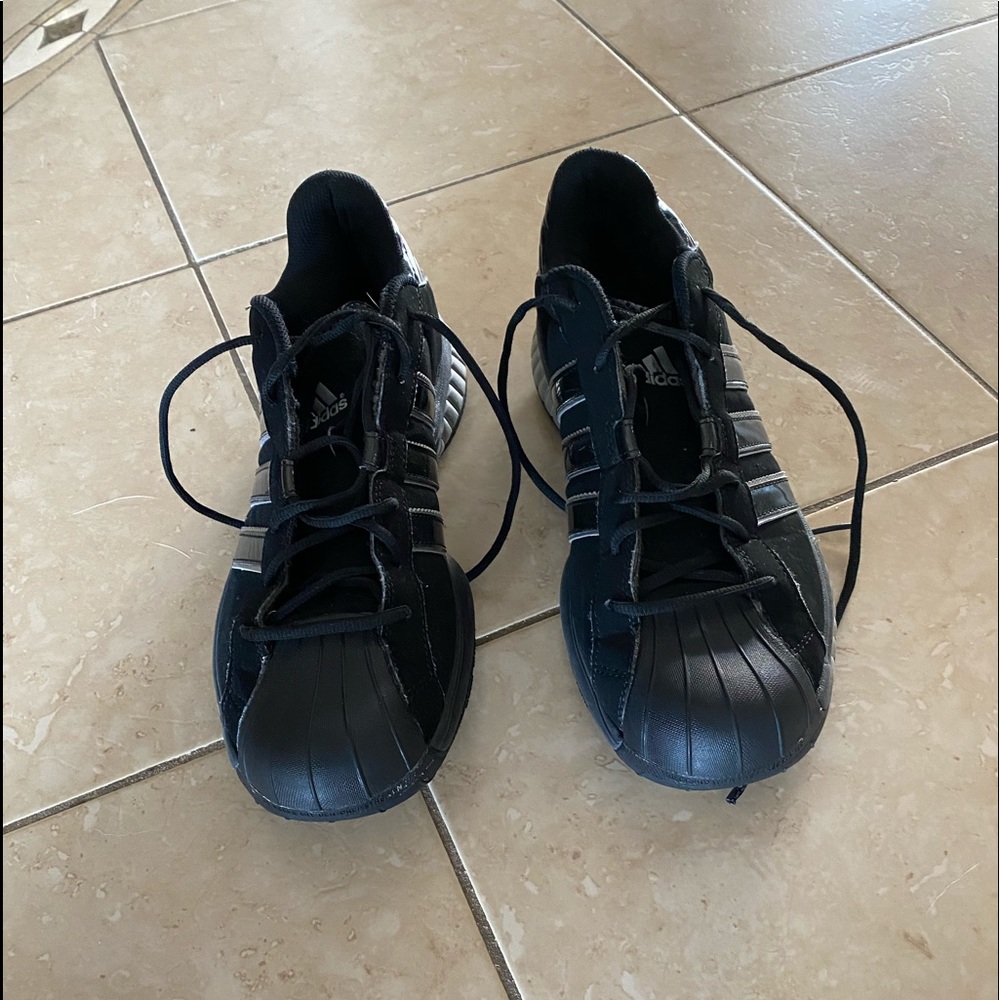 Men’s shell toe sneakers